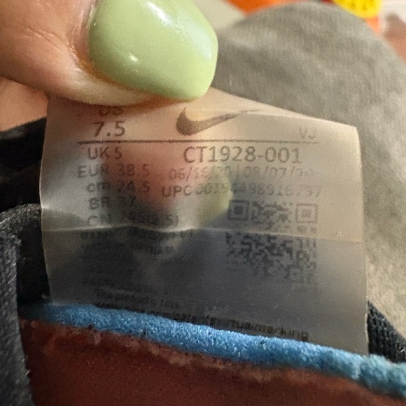 Nike Black and Orange Sneakers with Air Max Design - Picture 6 of 9